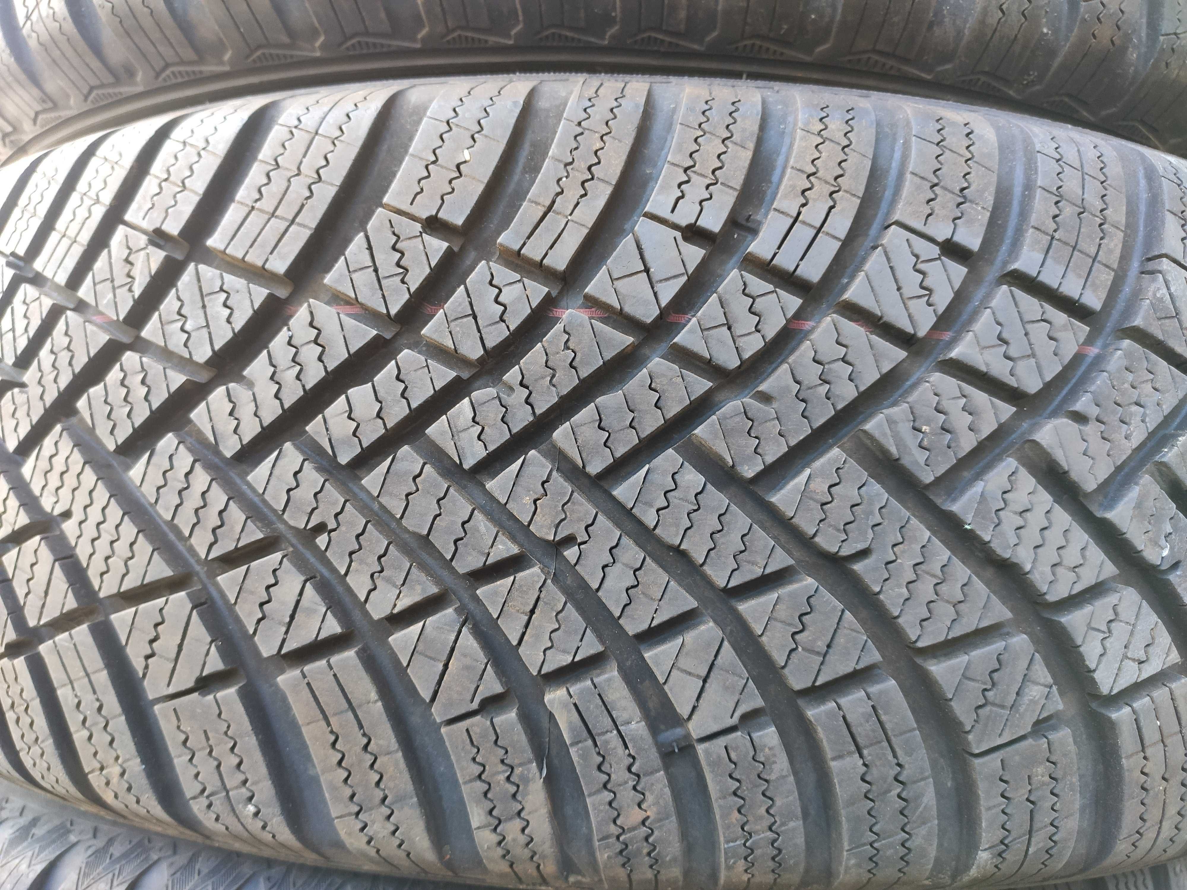 2бр Зимни гуми 215 65 16 - Hankook - DOT 2024