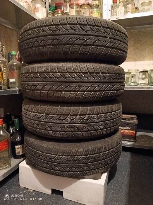Зимни гуми с джанти и тасове.