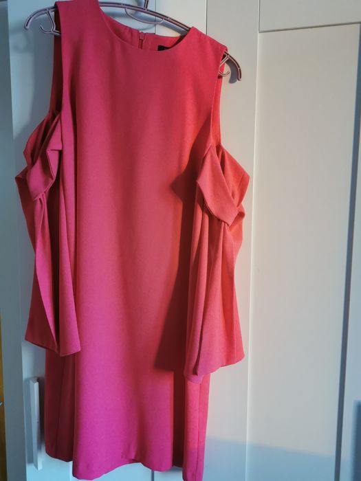 Rochie roz fără umeri