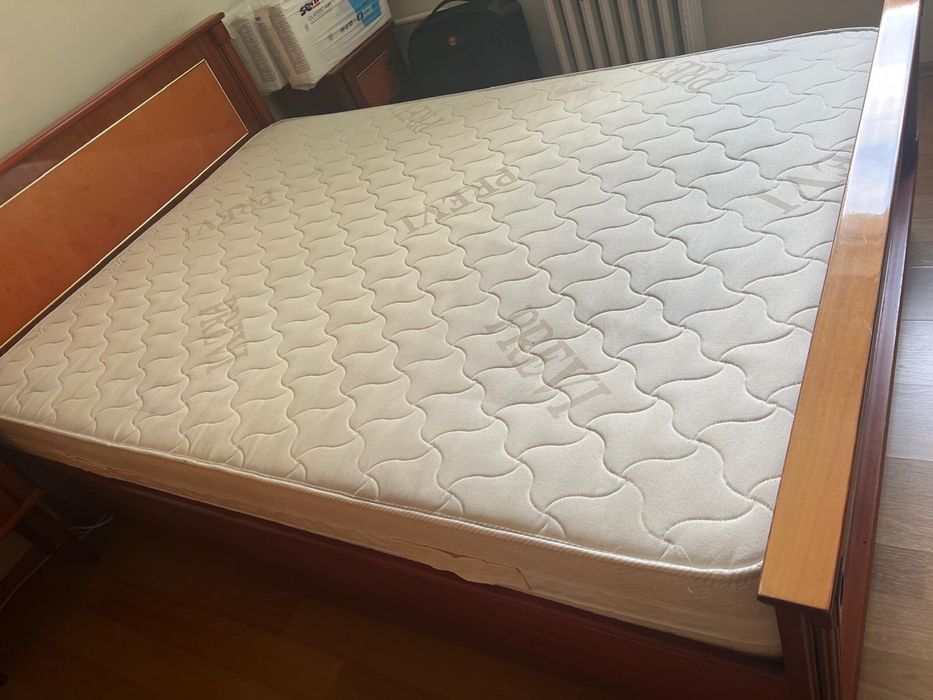 Dormitor lemn lacuit