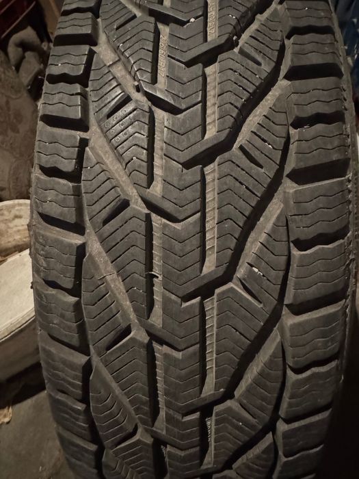 Зимни Гуми 215/60/17 4 БРОЯ