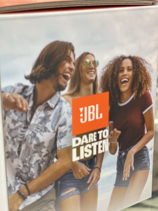 JBL Charge 6 – мощная портативная колонка с глубоким звуком