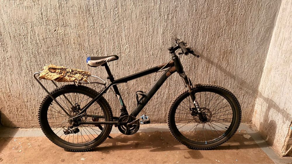 Велик в хорошем состоянии есть багажник тормоза работают хорошо ездить