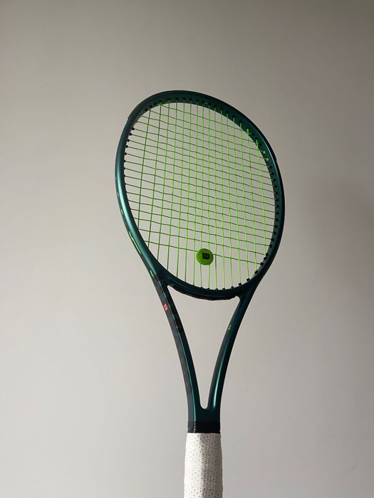 Vând rachetă de tenis Wilson Blade 98 (16x19 / 305g)