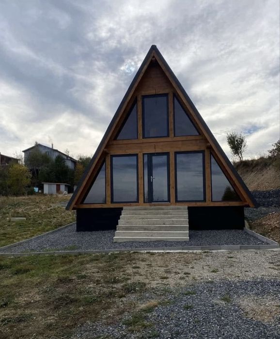 Vand Cabane A-frame, acept si variante auto in schimb