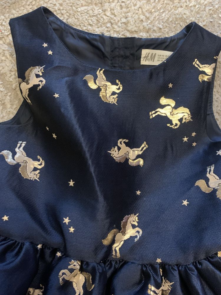 Rochita cu unicorni, marca H&M