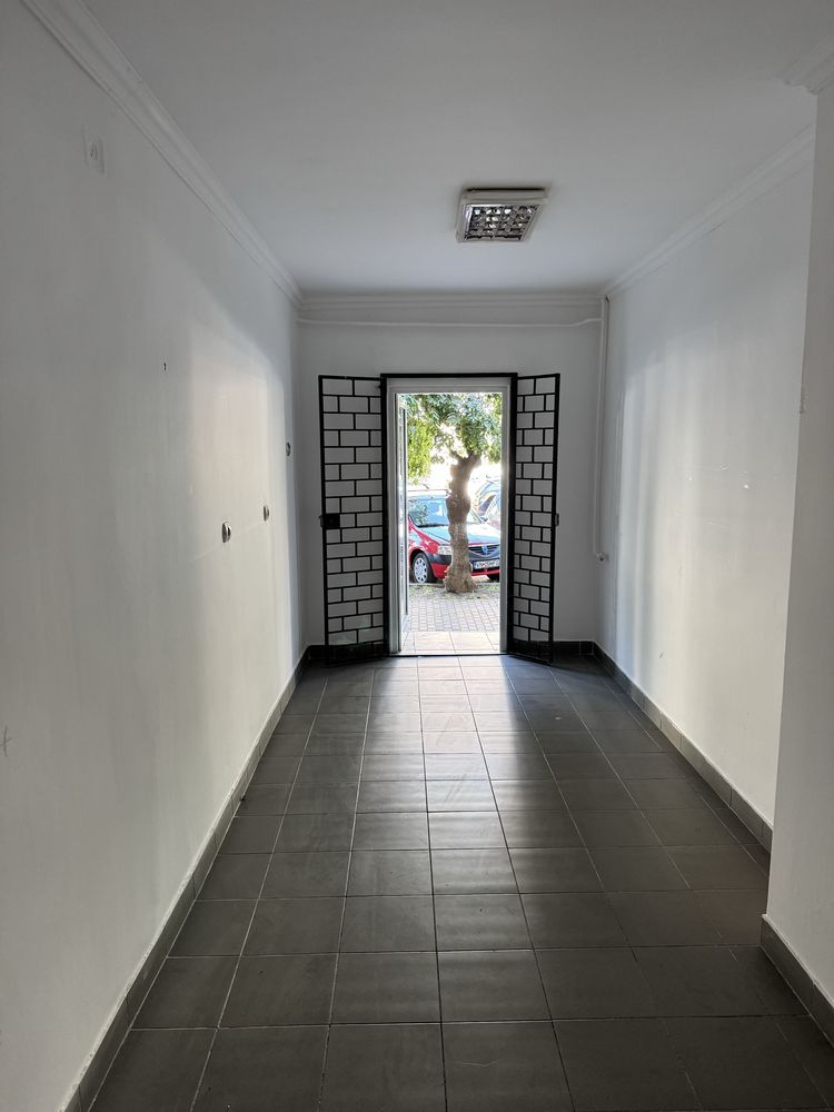 Inchiriez spatiu comercial 16mp utili Piata Mare Focsani