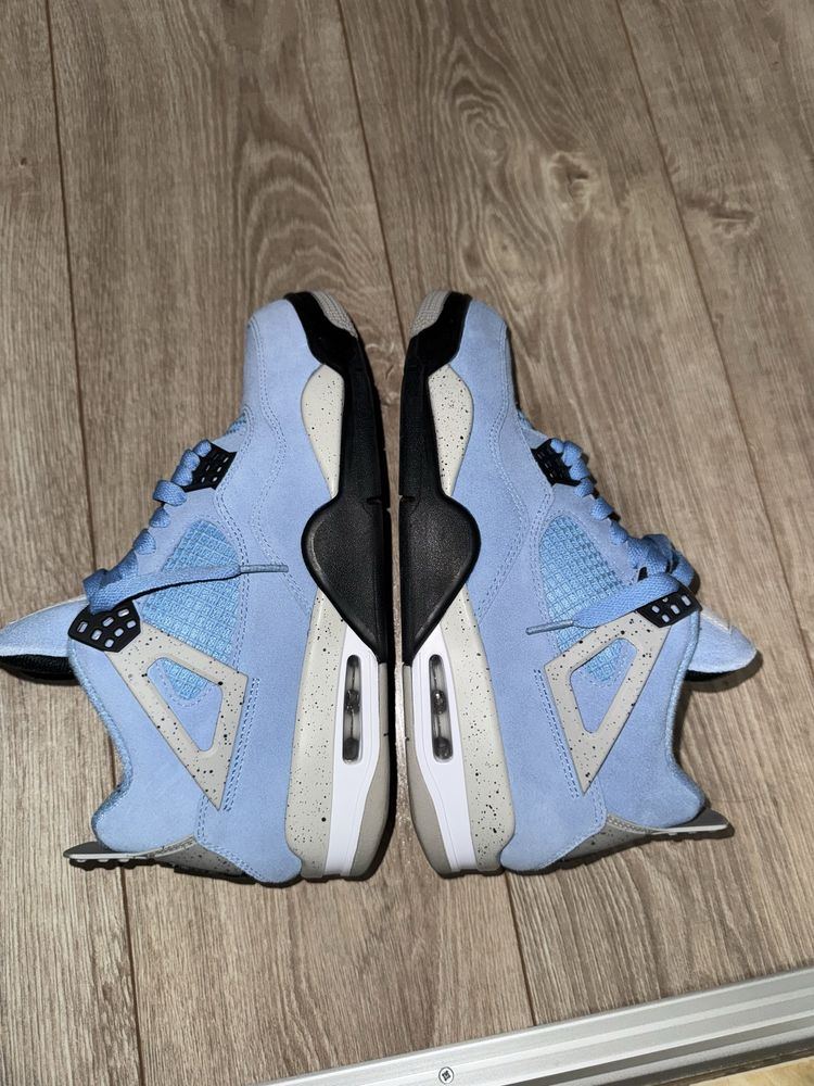 Jordan 4 Univeristy Blue UNC