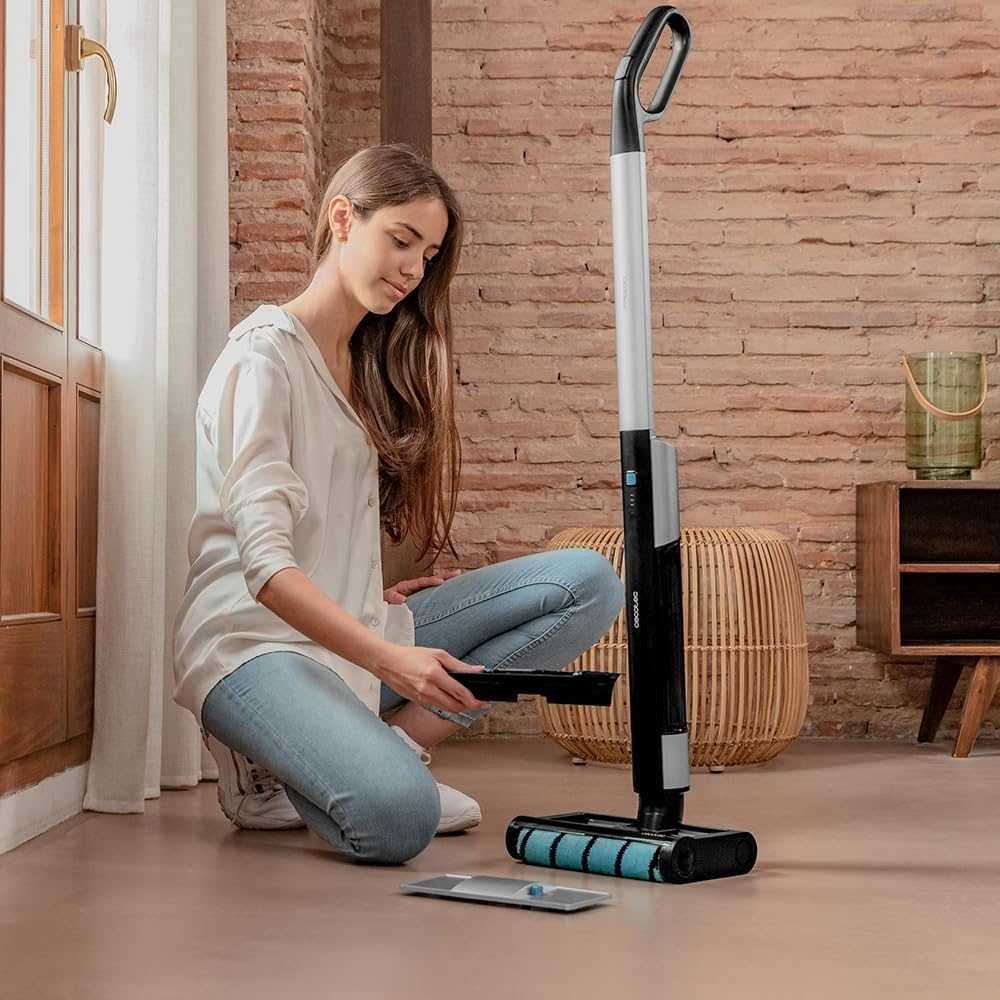 Електрически моп Cecotec FreeGo Wash самопочистваща станция, НЕ РАБОТИ