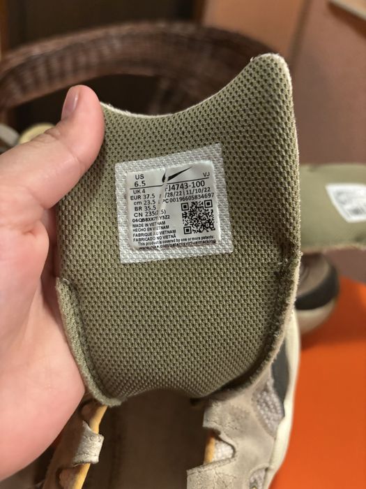 Маратонки Nike.