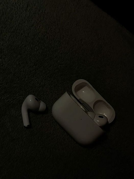 Есть в наличии айрподсы