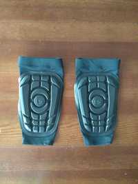 Футболни протектори за пищял  G-Form Pro-S Compact Shin Guard