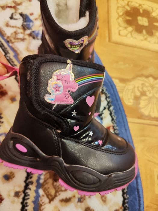 Продам зимнию обувь  для девочек