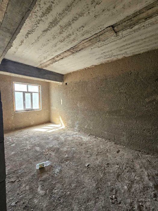 Самарканд шахрида 2 хонали, 2-қаватда жойлашган каропка уй сотиляпти