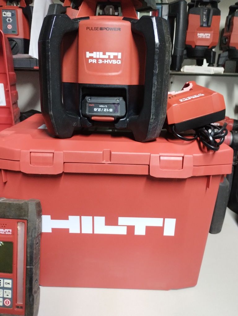 Laser hilti cu fascicul verde de generație nouă în cutie cu trepied .