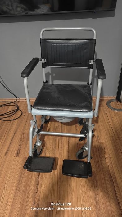 Scaun cu roti pentru persoane cu dizabilități