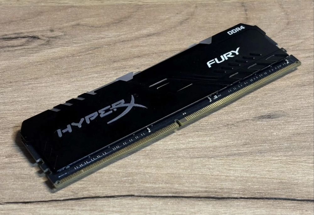 Две плашки hyper x озу на 16 гб