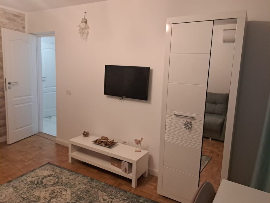 Revelion 2026 Unirii.SI Craciun.Petreceri. Apartamente SI Vile.