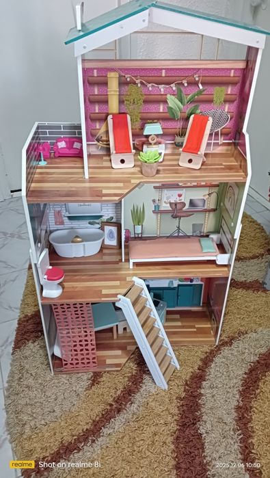 Căsuța din lemn pentru păpuși