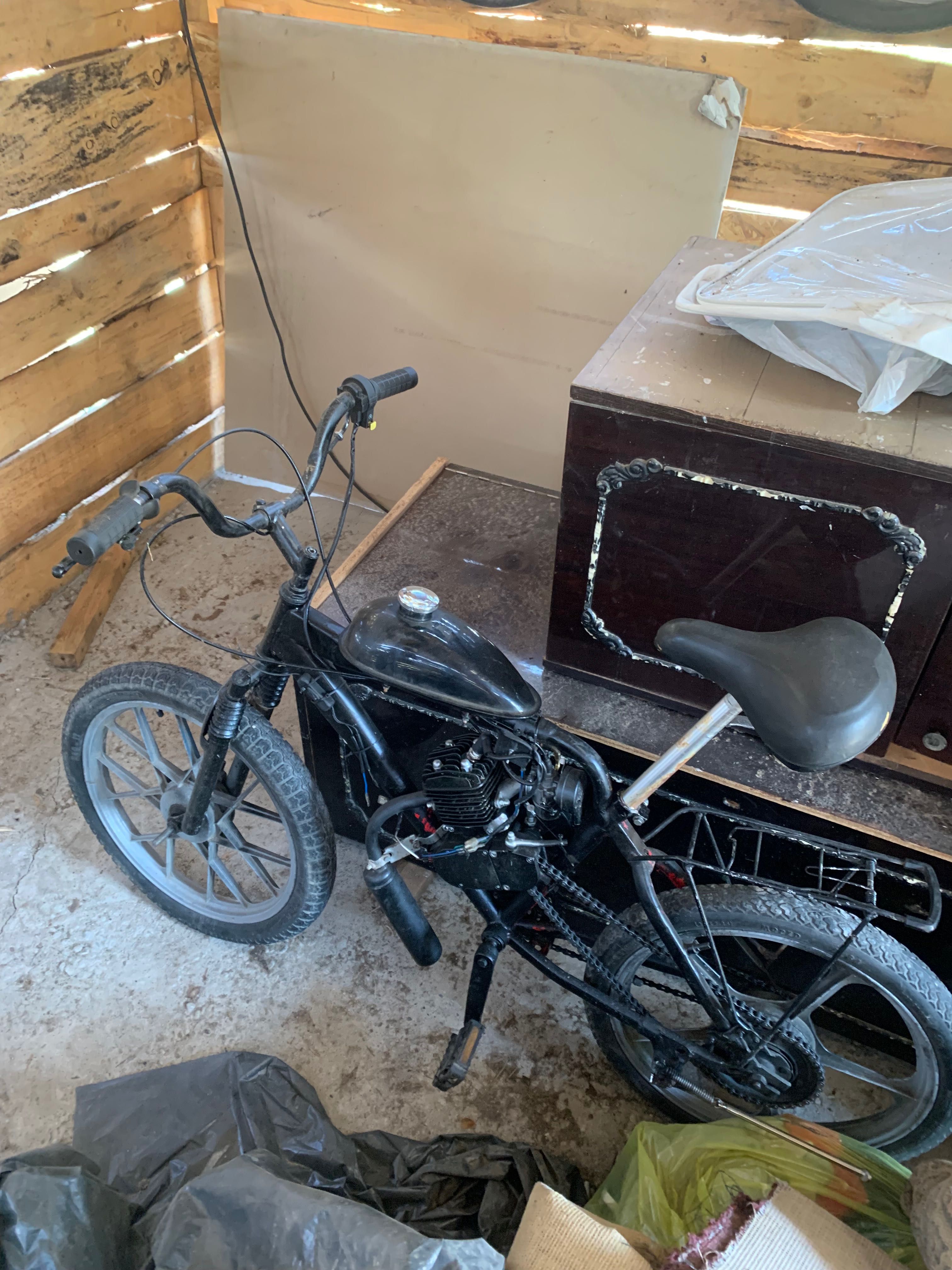Bicicletă cu motor