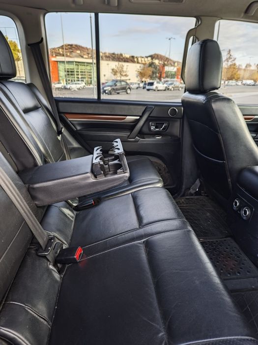 Mitsubishi Pajero Mk4 unic proprietar de nouă