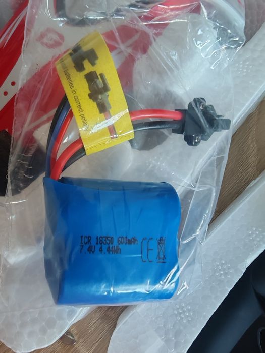 DEERC H120 - Бърза RC лодка с дистанционно , 2.4GHz + 2 батерии 7.4V