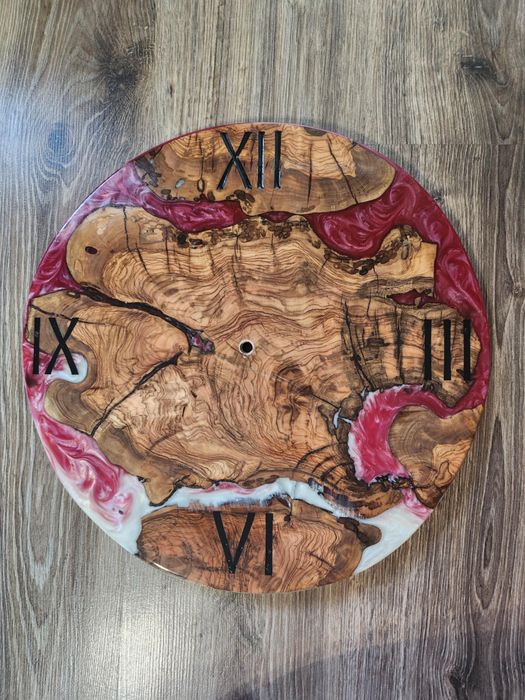 Стенни часовници с епоксидна смола