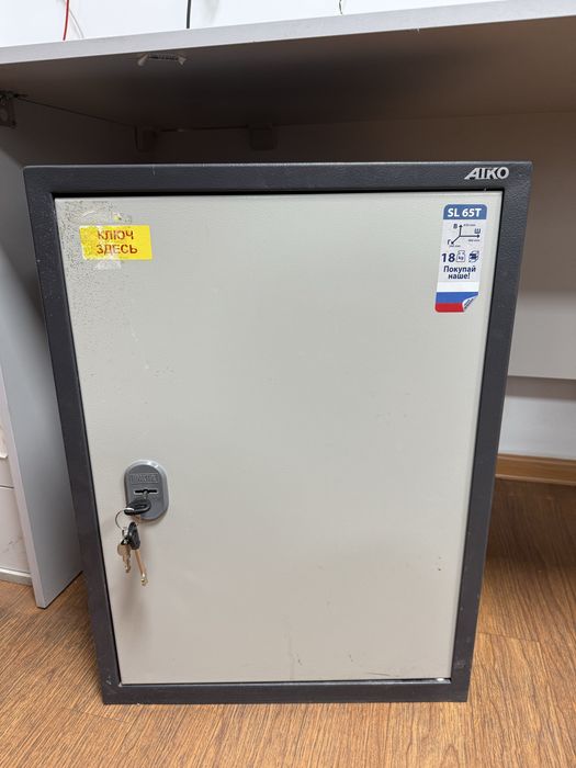 Сейф металлический