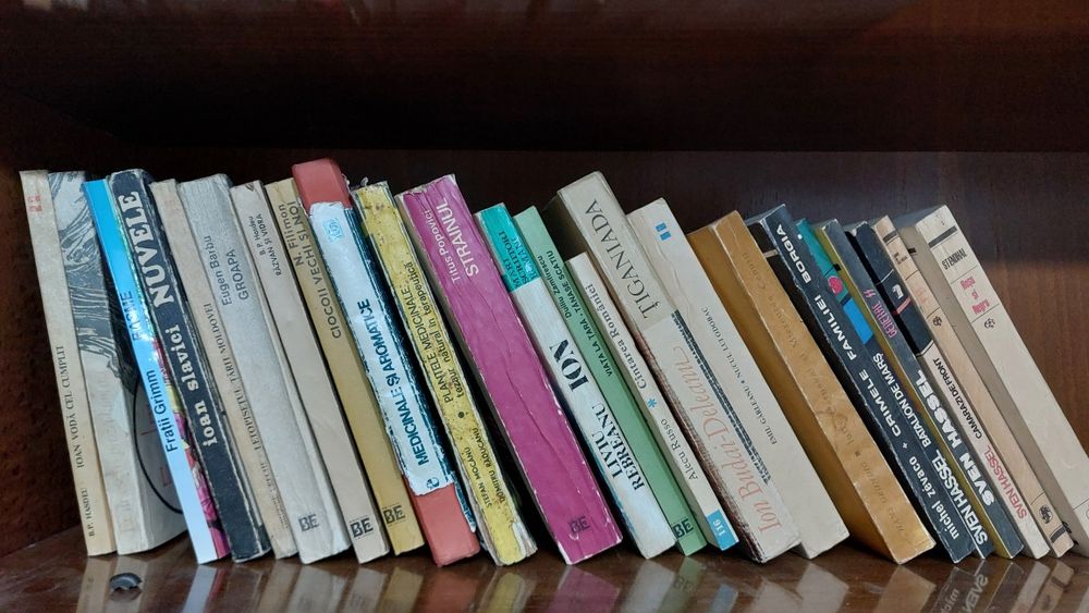 Carti vechi din biblioteca personala