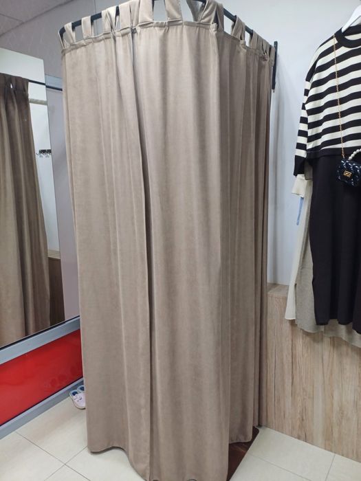 примерочная и 2 манекены