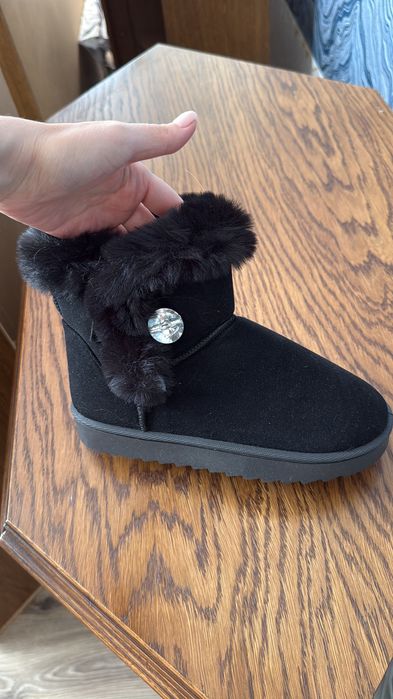 Зимние женские угги