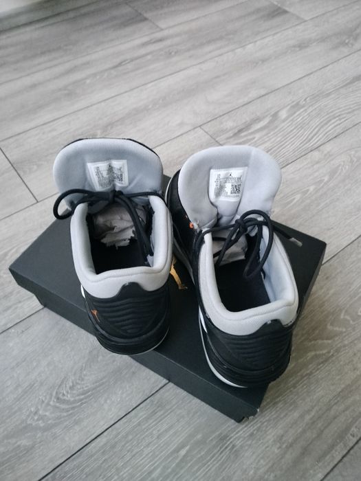 Vând ghete Nike Jordan Max Aura 5 GS