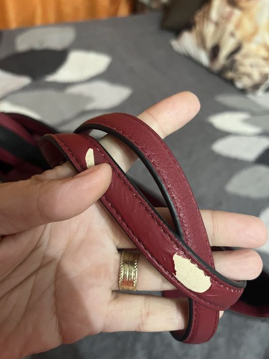 Geanta dama originala calvin klein are um mic defect am pus poza