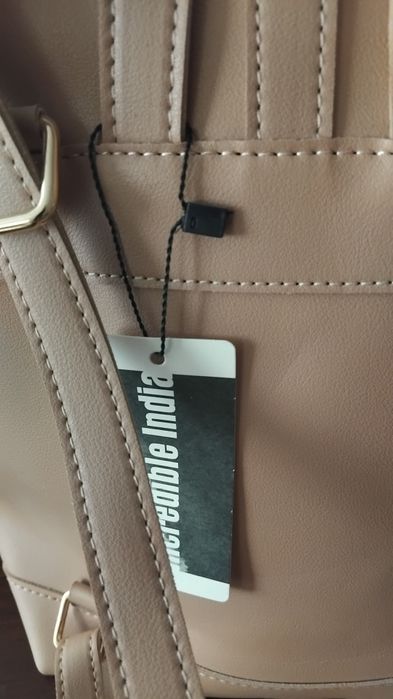 Нова раница в бежаво с принт