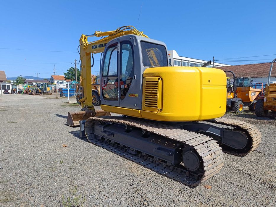 Excavator pe senile cu lama, 15 tone, New Holland E 135SR, 2011