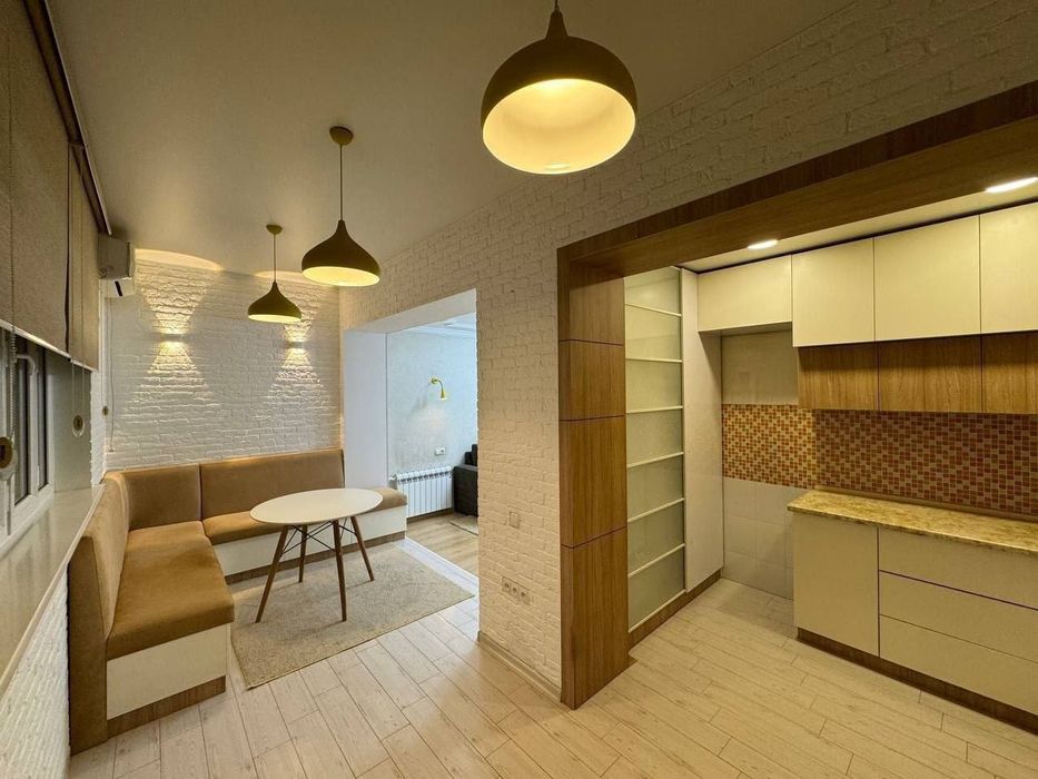 Продается 2х ком квартира, ориентир:кафе Сезам Юнусабад 4 квартал,52м²