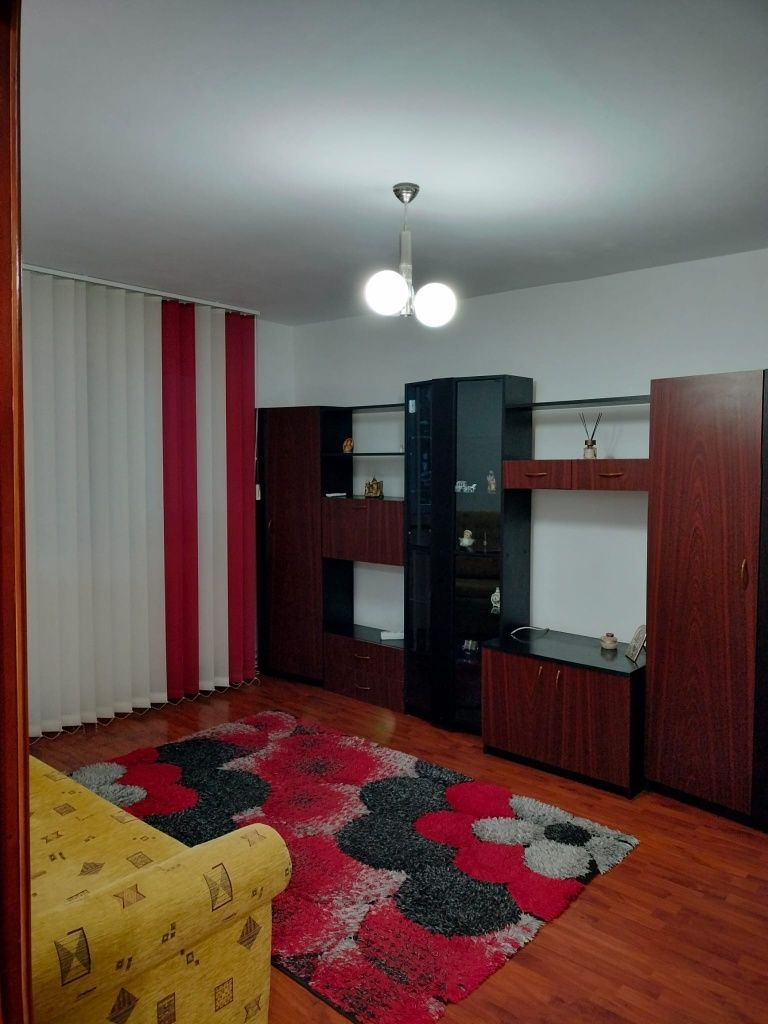 Închiriere apartament cu 2 camere
