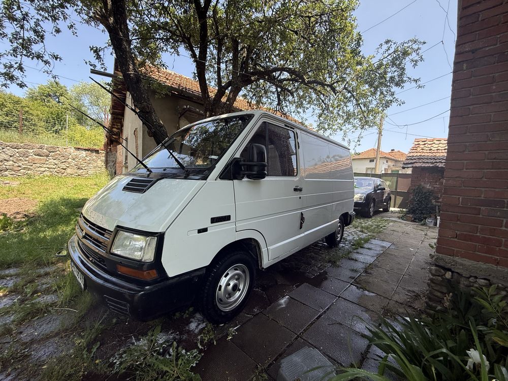Бус Renault Trafic