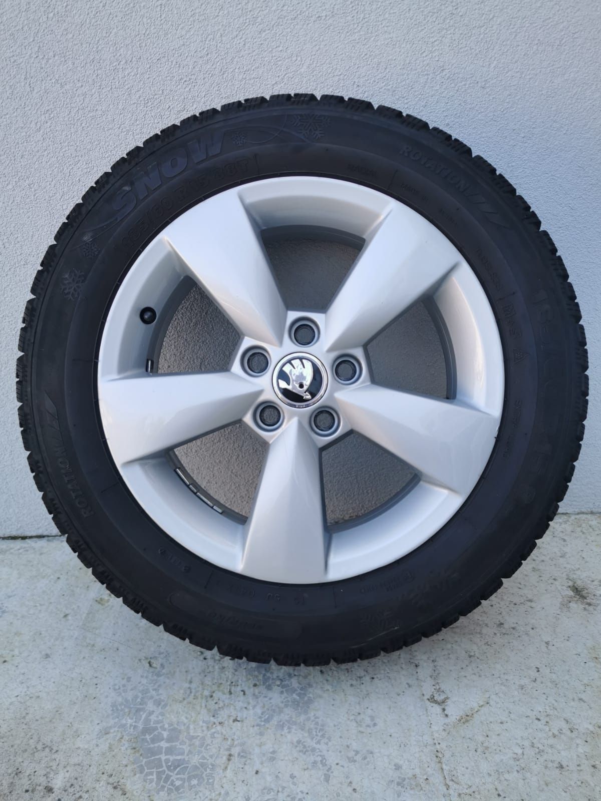 Jante Originale Skoda cu anvelope de iarna 98% 185/60 R15 6j 5x100