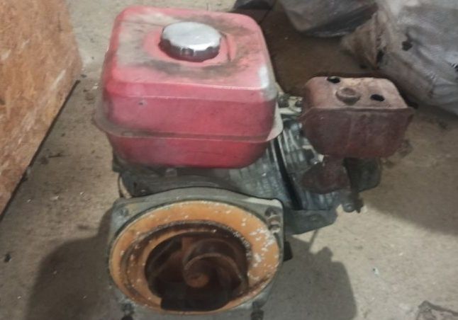 Motor de motopompa fără carburator