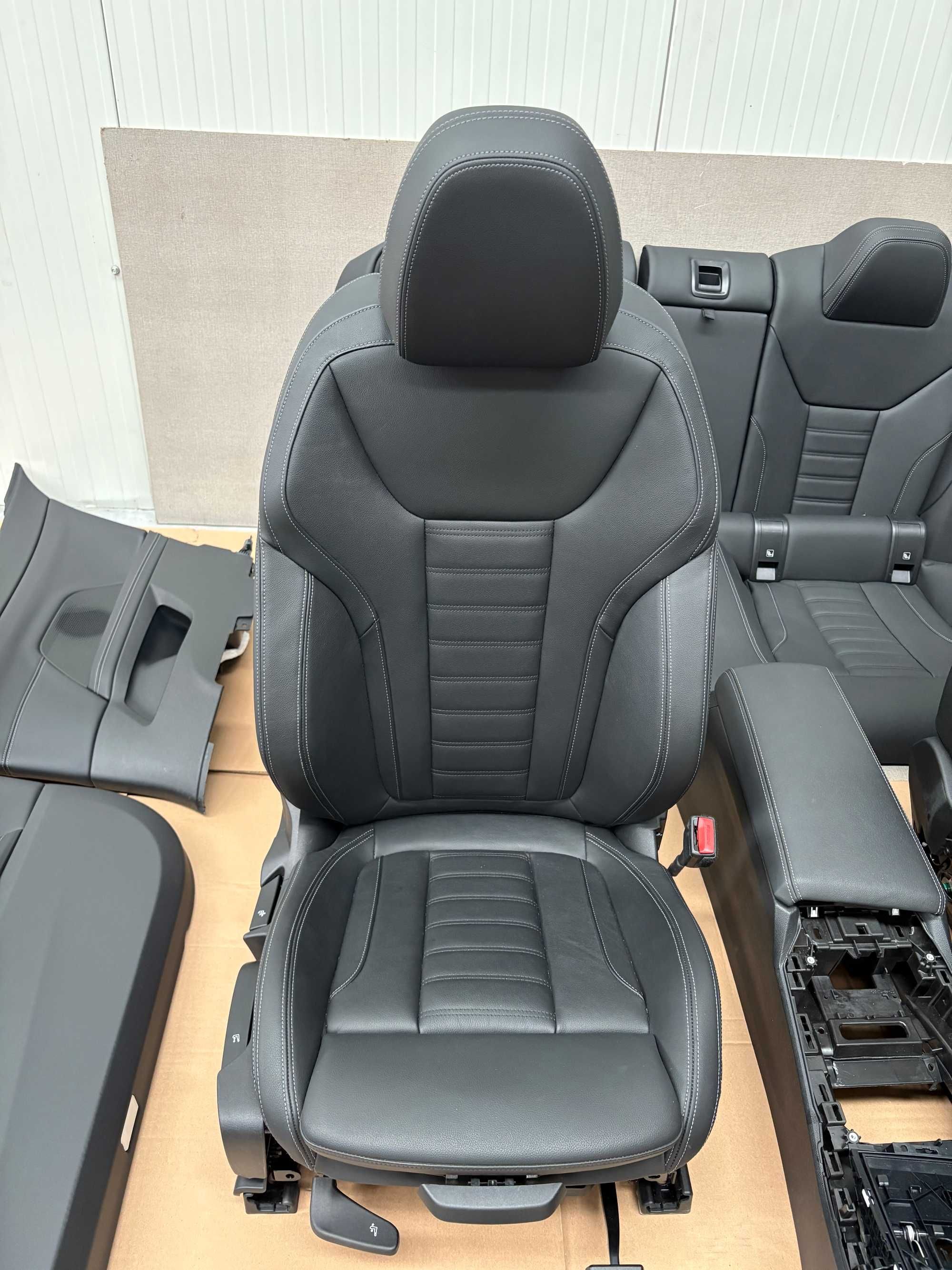Салон БМВ Г22 BMW G22