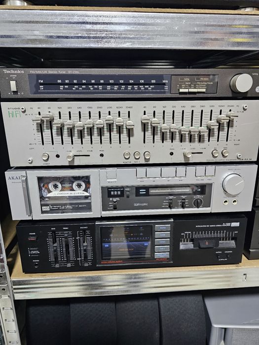 Akai, Technics, Sansui..