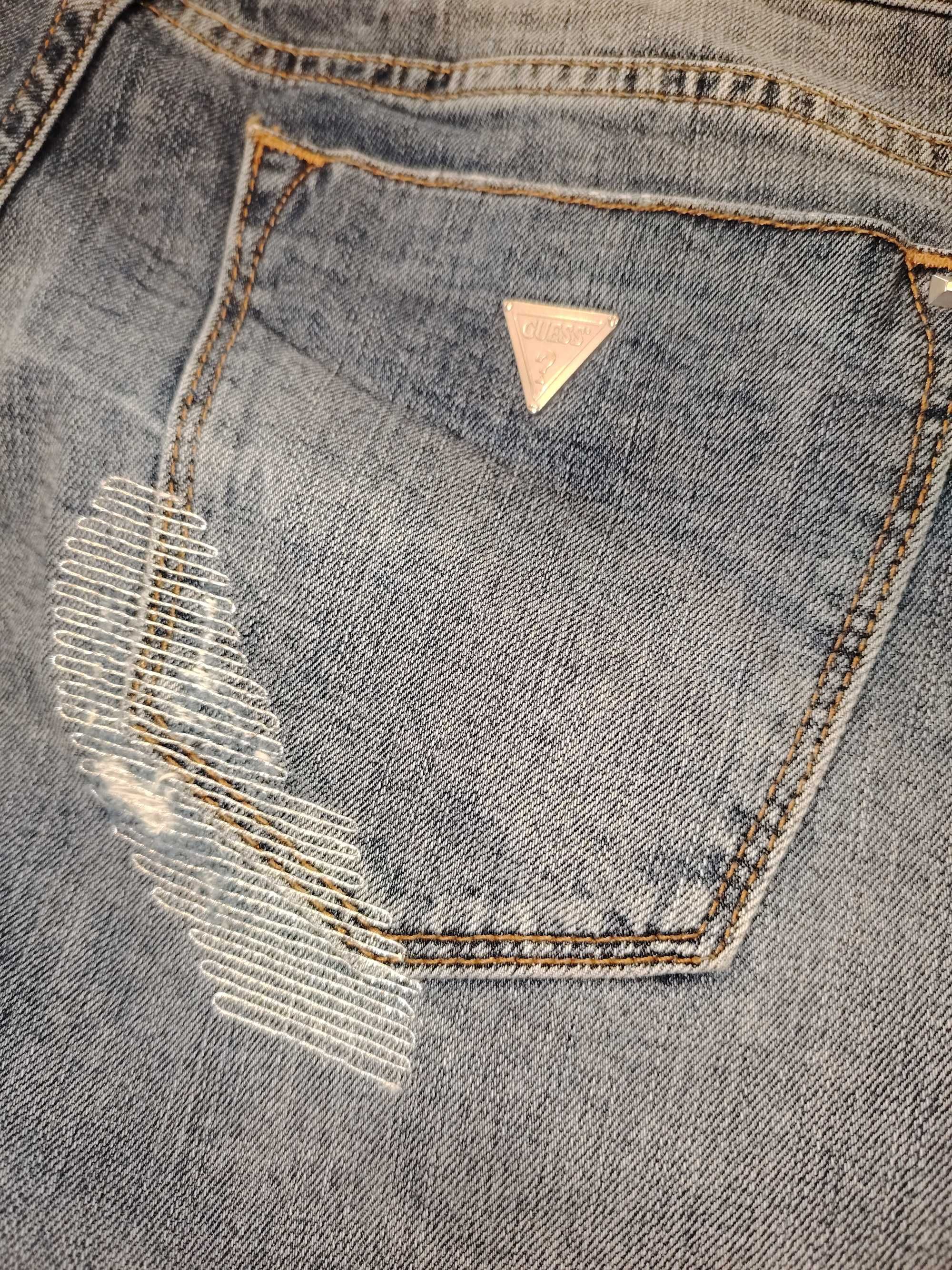 Ефектни дънки Guess
