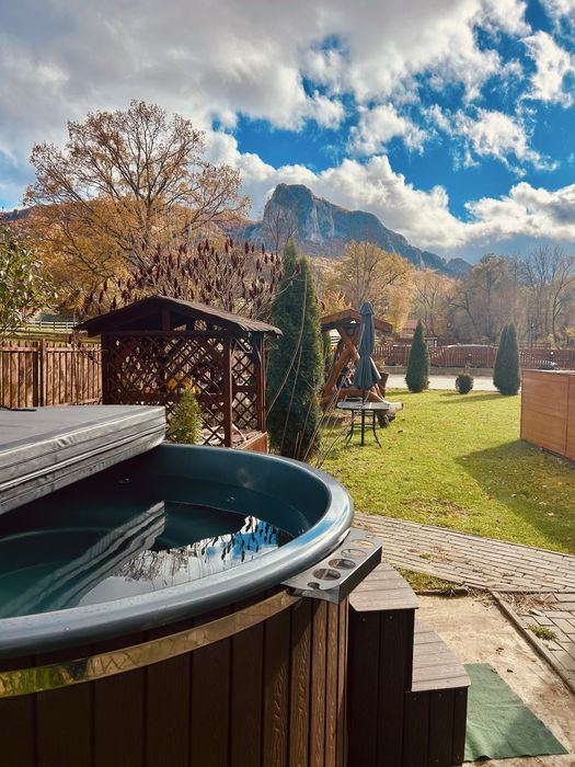 Cabana la munte cu ciubar & jacuzzi / 16 persoane /Rimetea