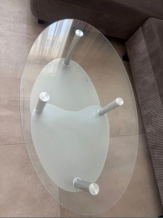 Овална Холна маса