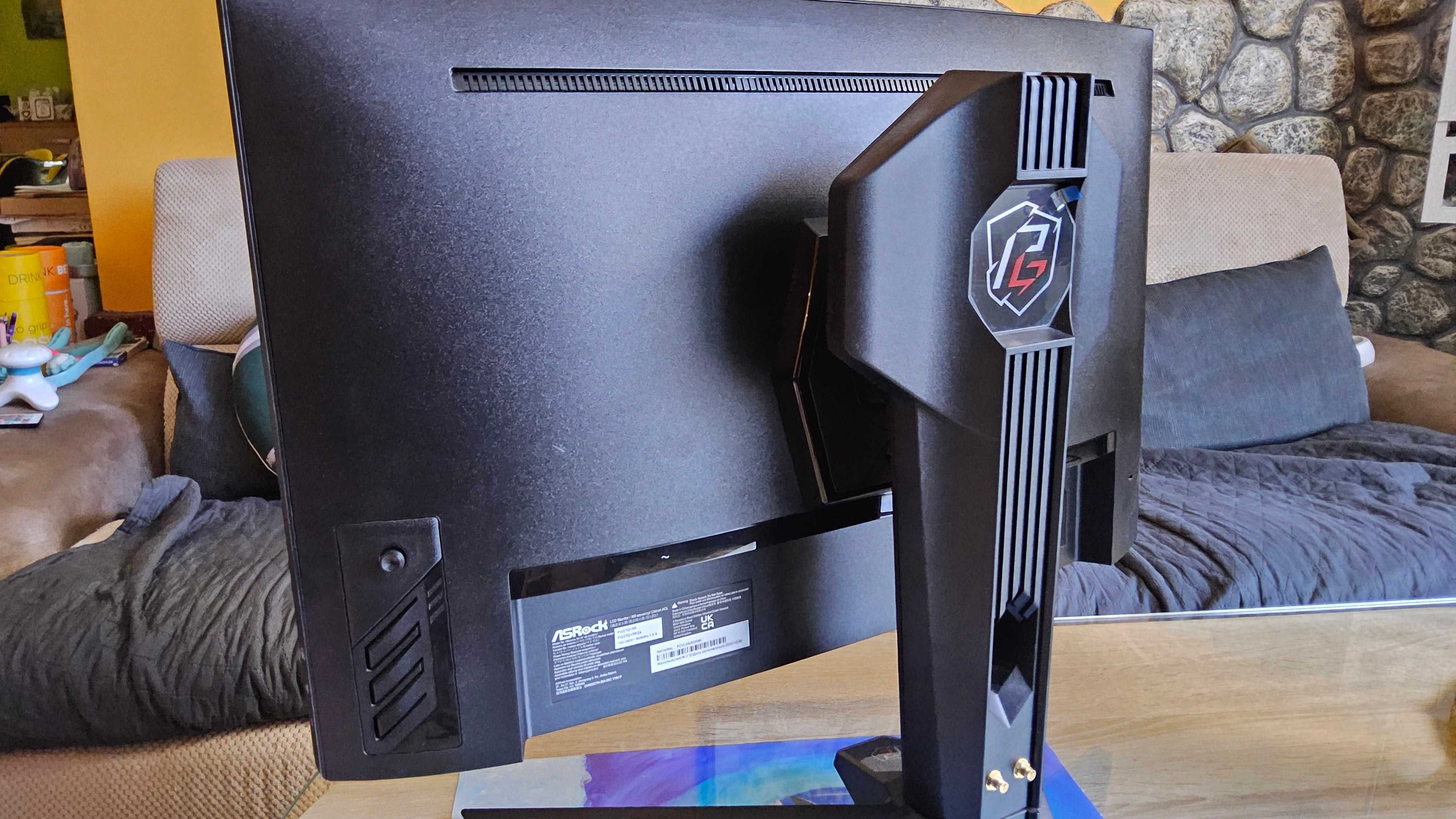 Asrock - PG27Q15R2A, 27", 165Hz, 1ms - пукнат дисплей