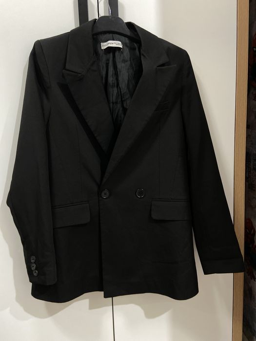 пиджак сатылады, барлыгы бирге 10.000