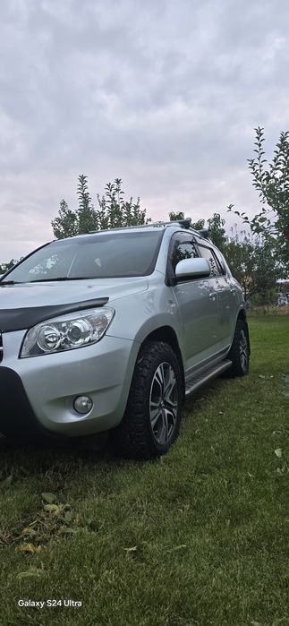 Toyota RAV4 Luxury 2.2 D-4D 4x4 – întreținut exemplar, multe piese noi