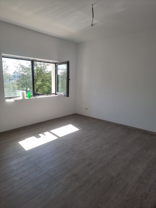 Apartament in vila in Dragomiresti Deal/Chiiajna vila 3 apartamente pl