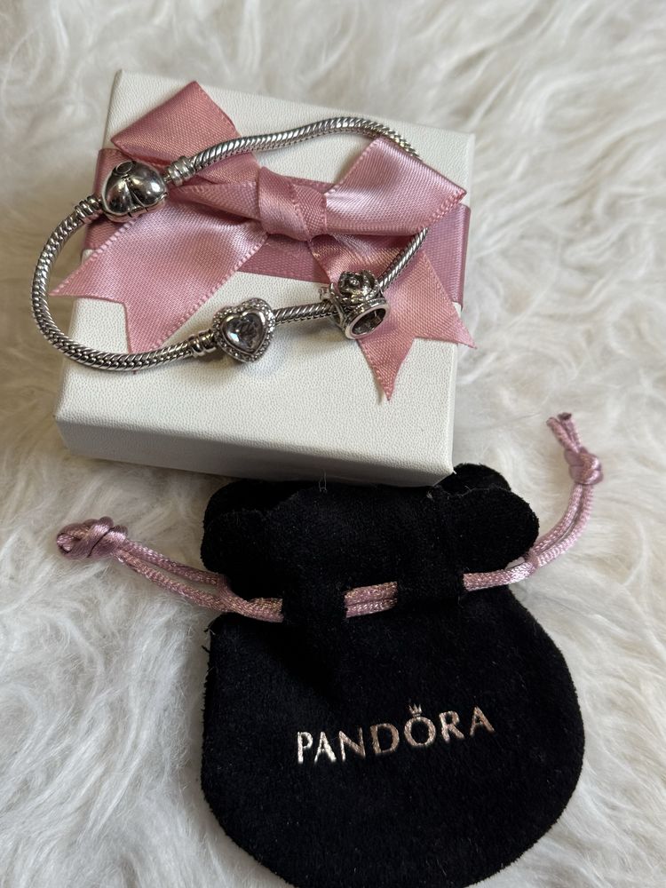Сребърна Гривна PANDORA с 2 талисмана